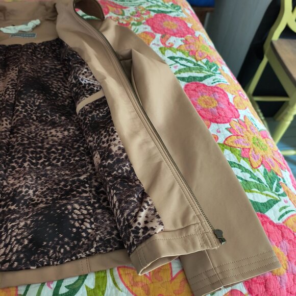 Ladies leather jacket - Picture 6 of 8